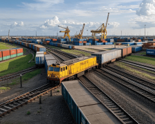 中老铁路跨境客货运输 “开门红”工业丝路外贸